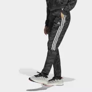 Tiro Suit Up Lifestyle Trainingshose für 45,6€ in Adidas