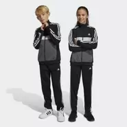 Essentials 3-Streifen Tiberio Trainingsanzug für 60€ in Adidas