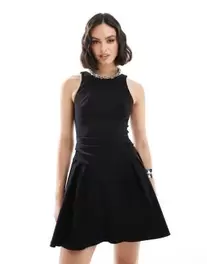 ASOS DESIGN – Ausgestelltes Minikleid aus Bengaline in Schwarz für 22€ in ASOS