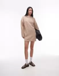 Topshop – Flauschiges Oversize-Strickkleid in Hellbeige mit Rundhalsausschnitt für 45€ in ASOS