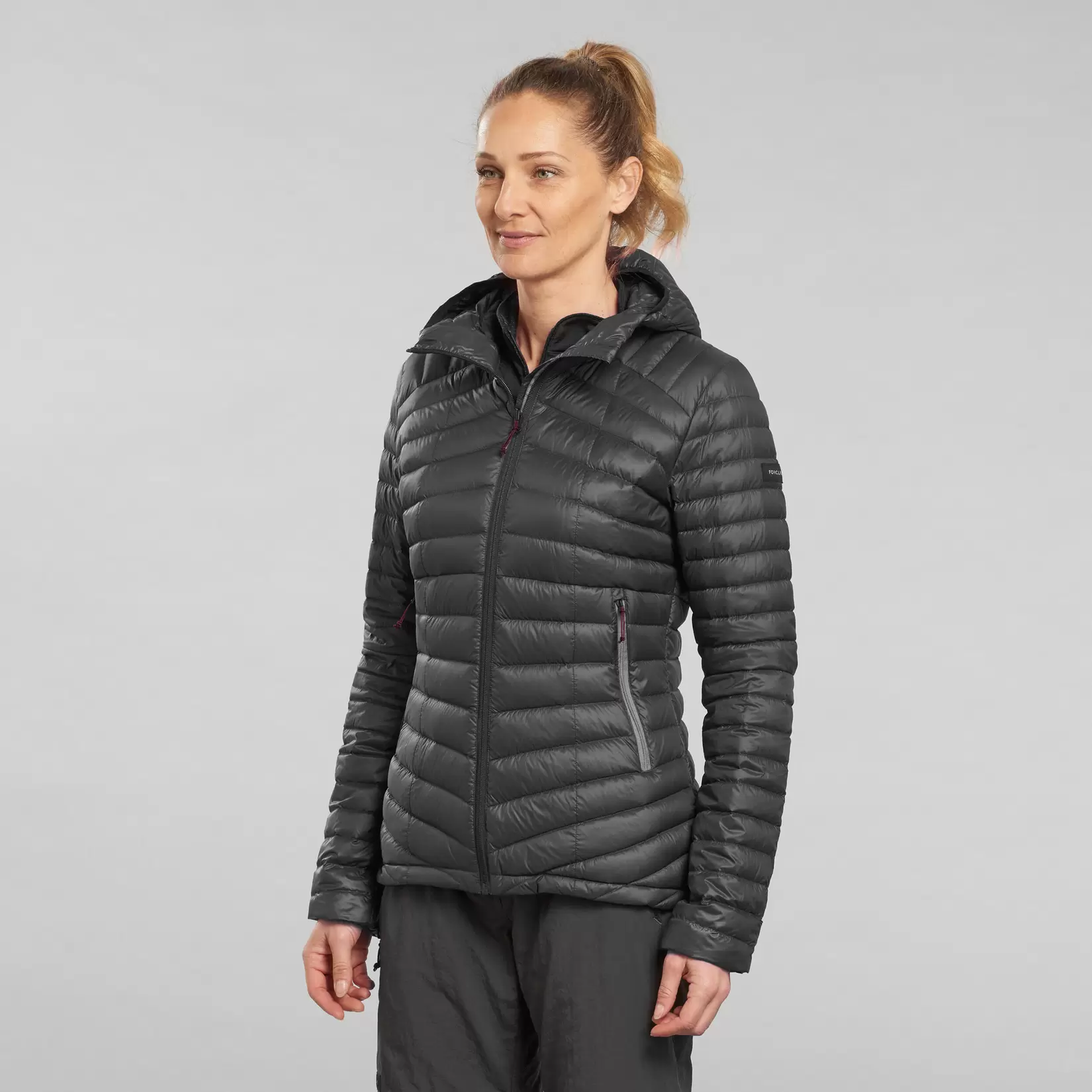 Daunenjacke Damen Kapuze bis -5 °C Trekking - MT100 für 69,99€ in Decathlon