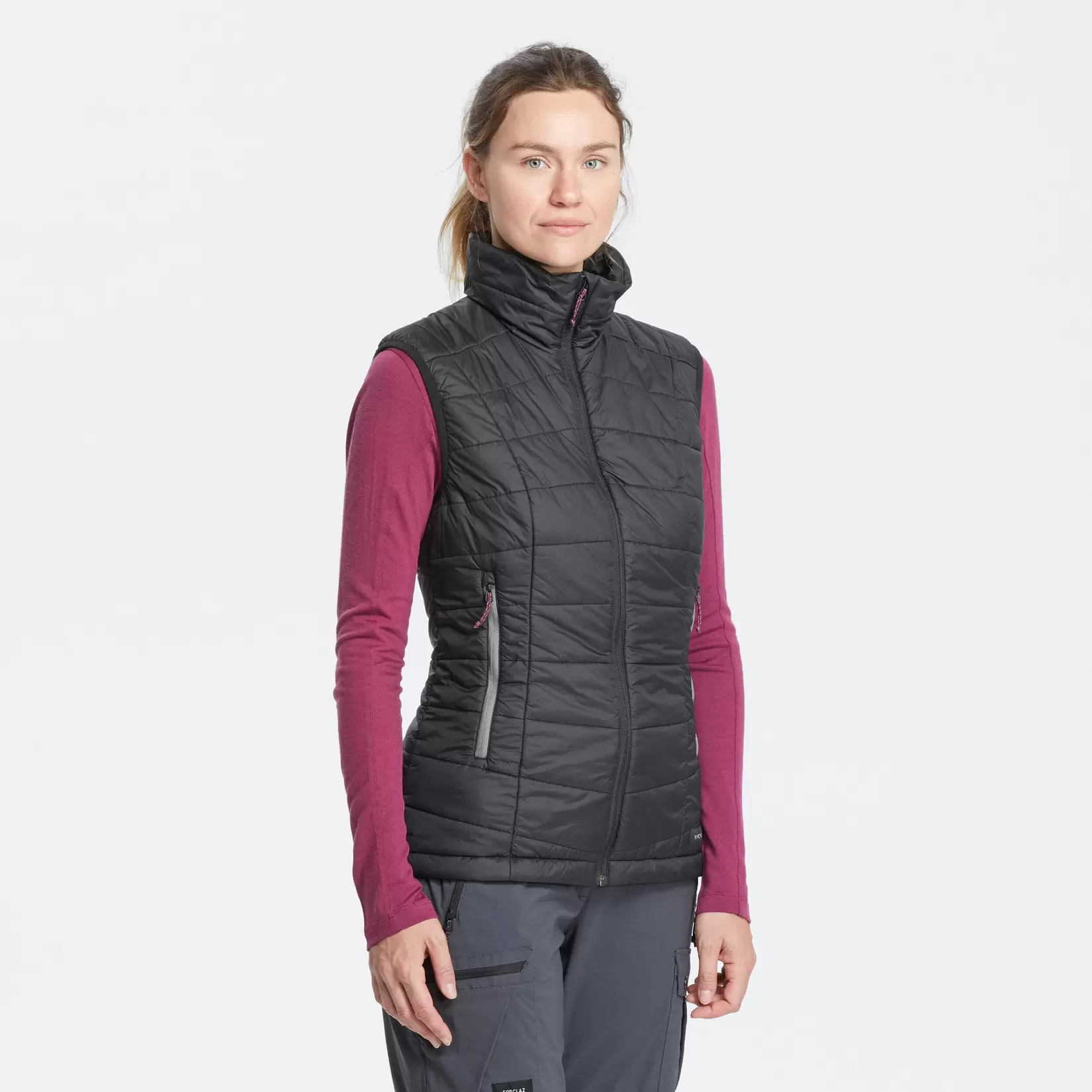 Wattierte Weste Damen Trekking - MT100 für 34,99€ in Decathlon