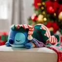 Cuddleez - Lilo & Stitch - Stitch - Weihnachtliches Kuscheltier für 45€ in Disney Store