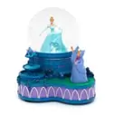 Cinderella - Schneekugel für 75€ in Disney Store