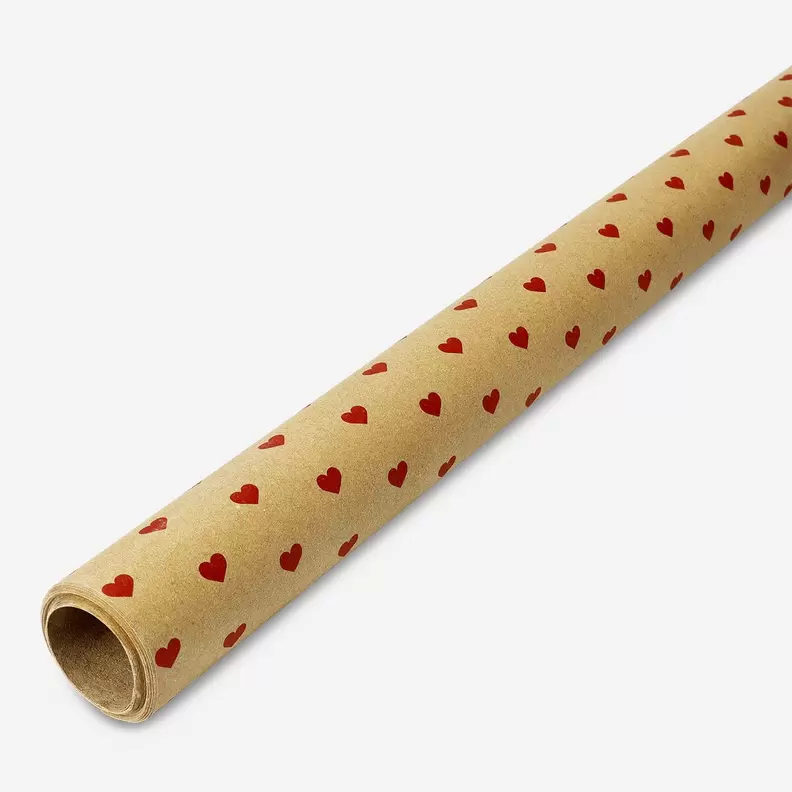 400 cm Geschenkpapier - Rote Herzen für 2,5€ in Flying Tiger