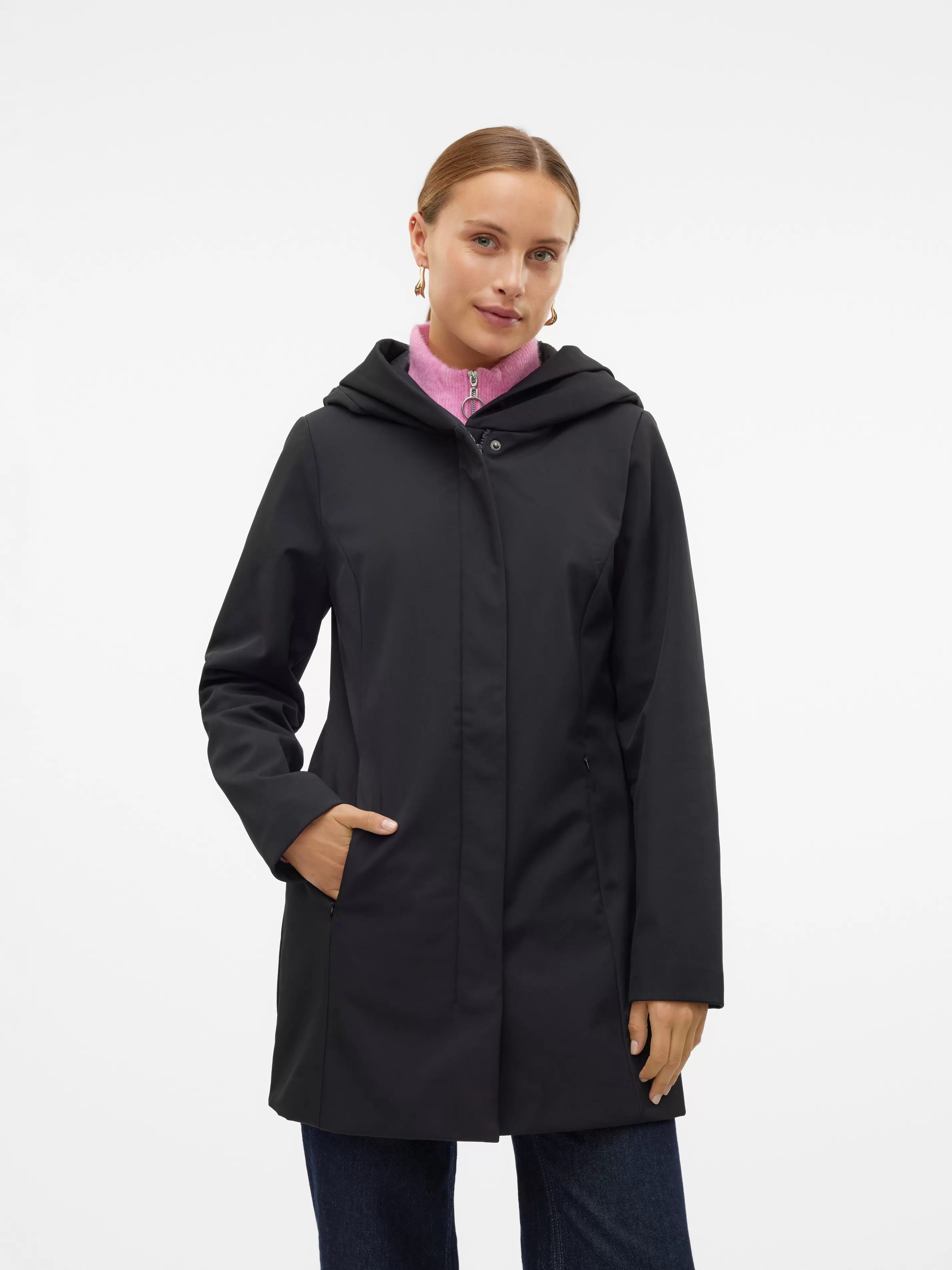 VMSOFTSHELLDONA Jacke für 69,99€ in Vero Moda