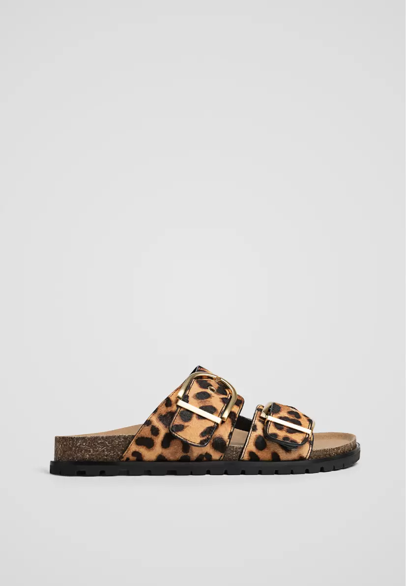 Flache Sandalen leoparden aus Leder mit Schnalle für 45,99€ in Stradivarius