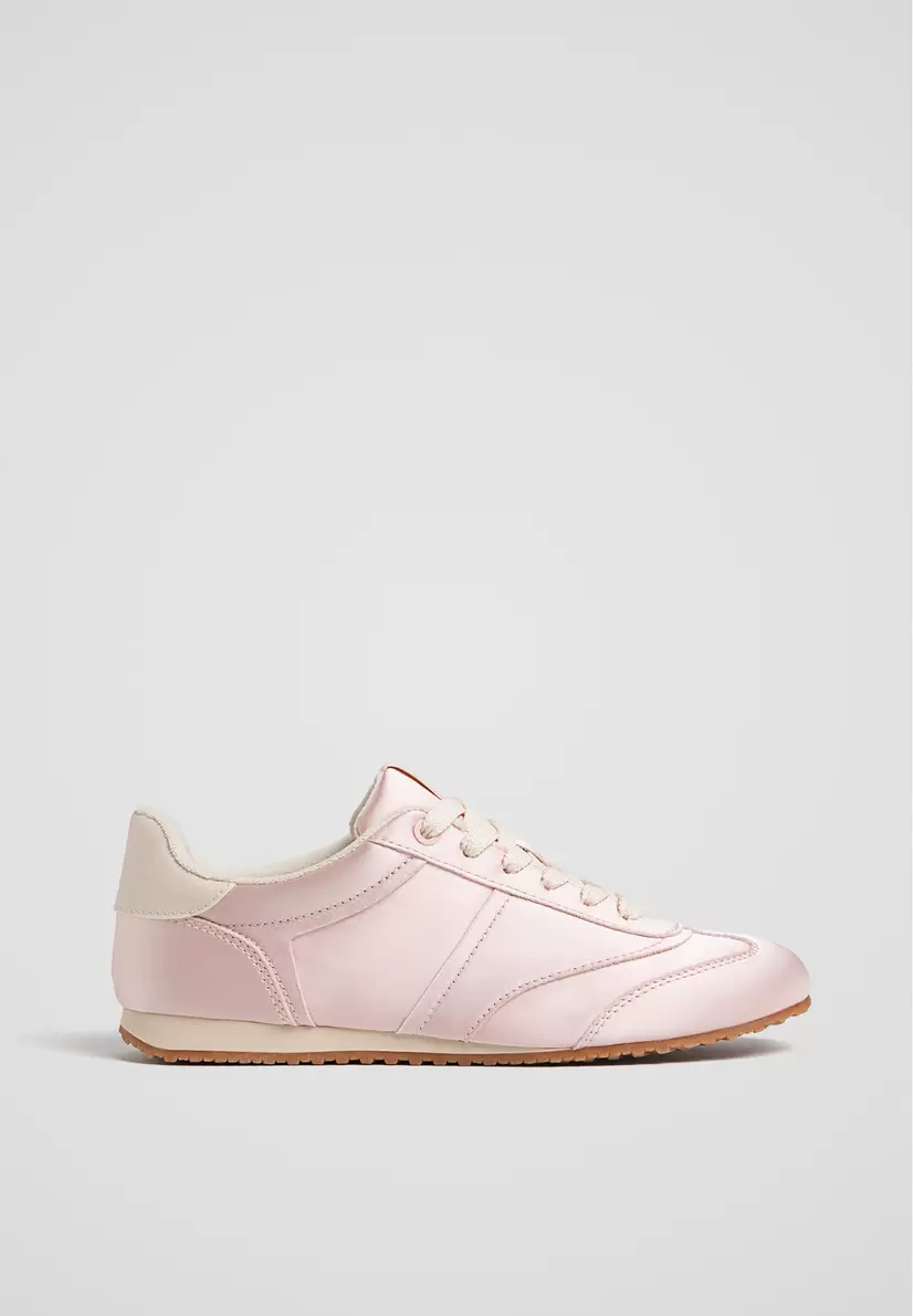 Softe Sneaker für 35,99€ in Stradivarius