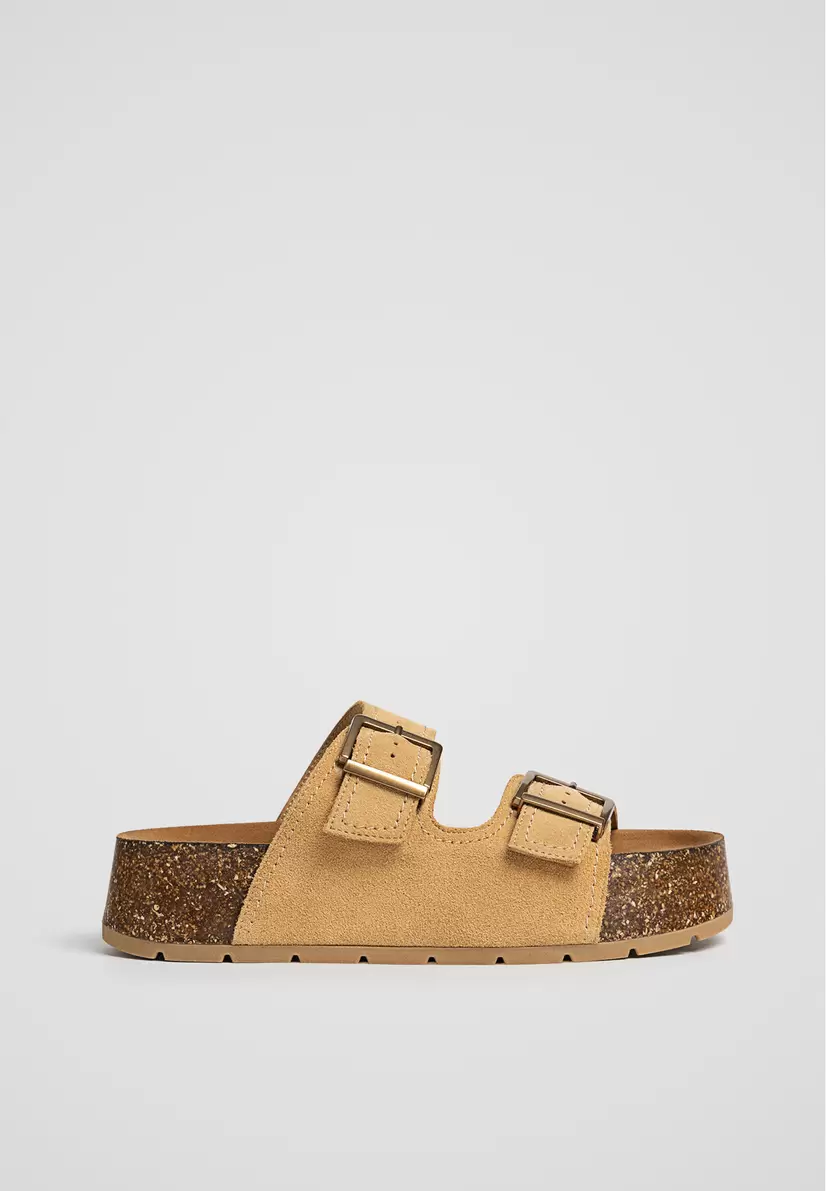 Flatform-Sandalen aus Leder für 45,99€ in Stradivarius