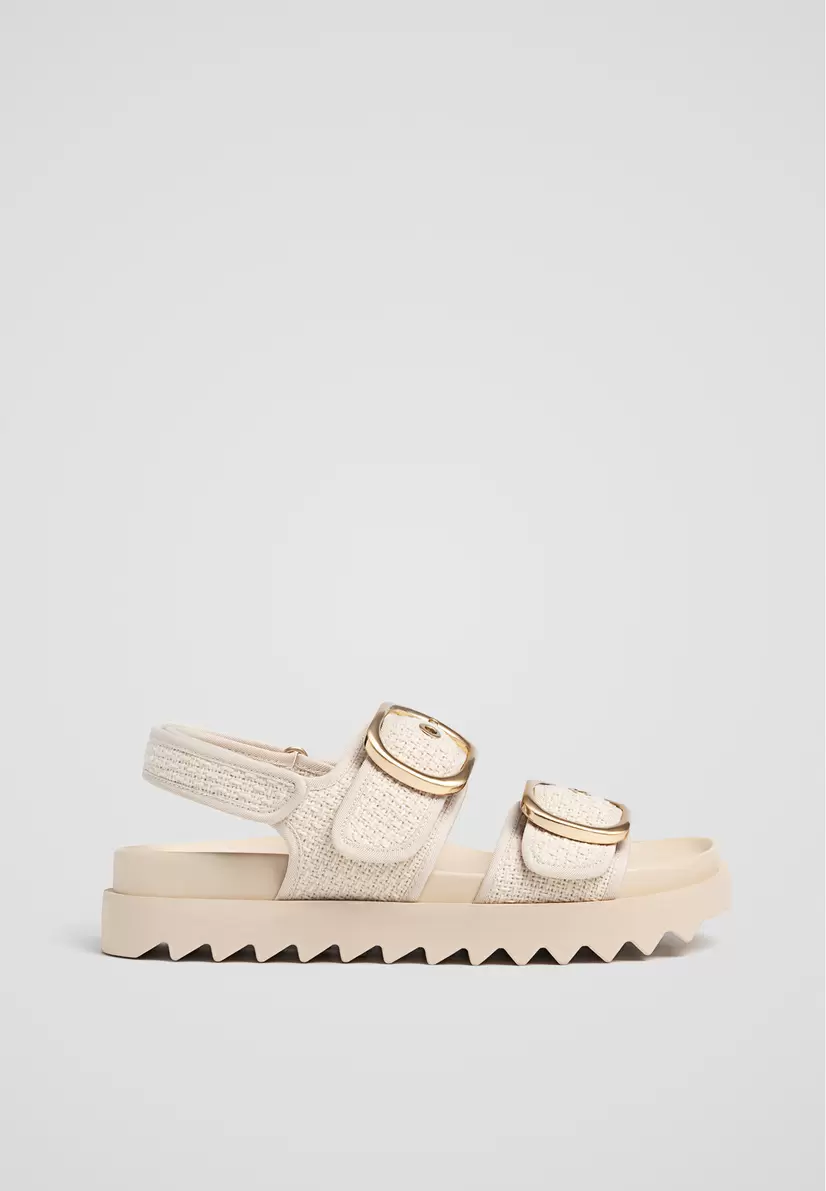 Flache Damensandalen aus Stoff für 35,99€ in Stradivarius