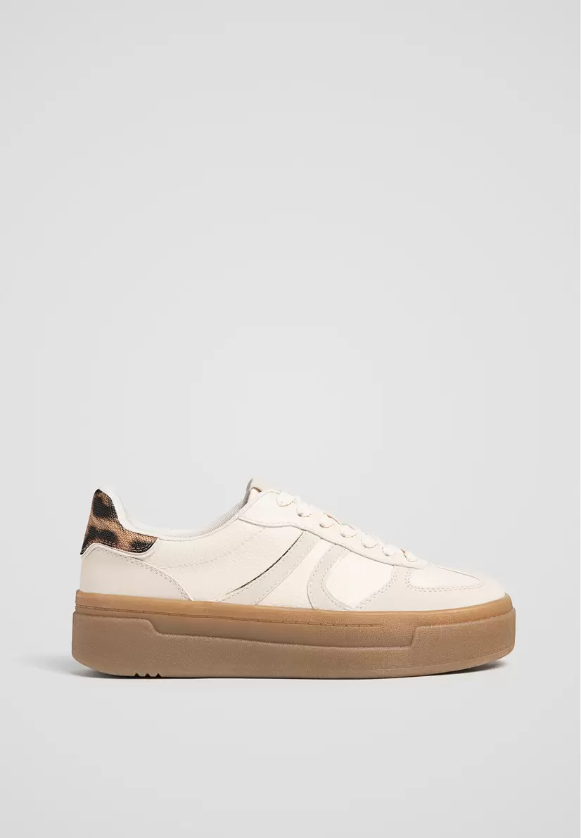 Flatform-Sneaker für 35,99€ in Stradivarius