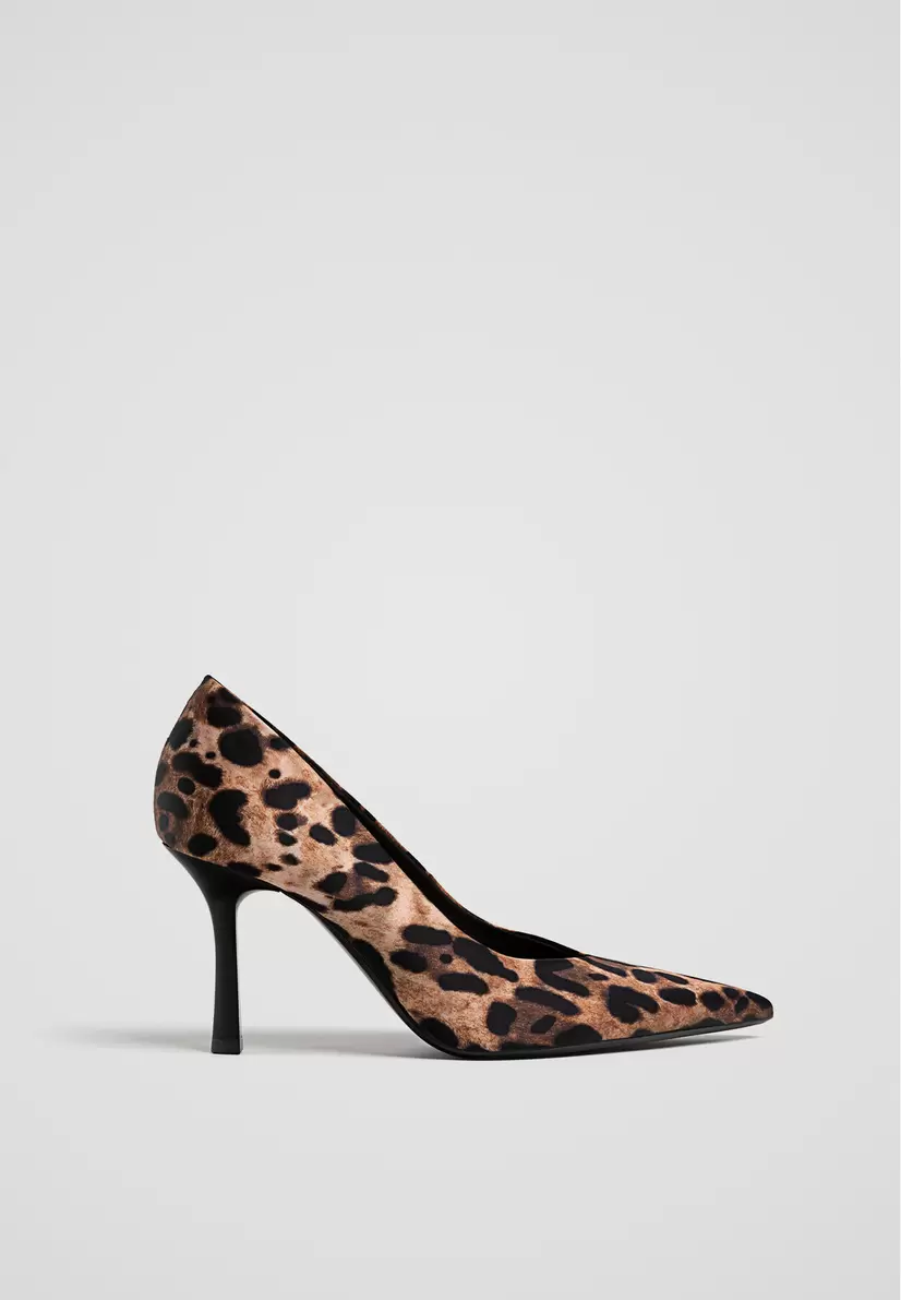 Absatzschuhe mit Print im Leoparden-Look für 25,99€ in Stradivarius