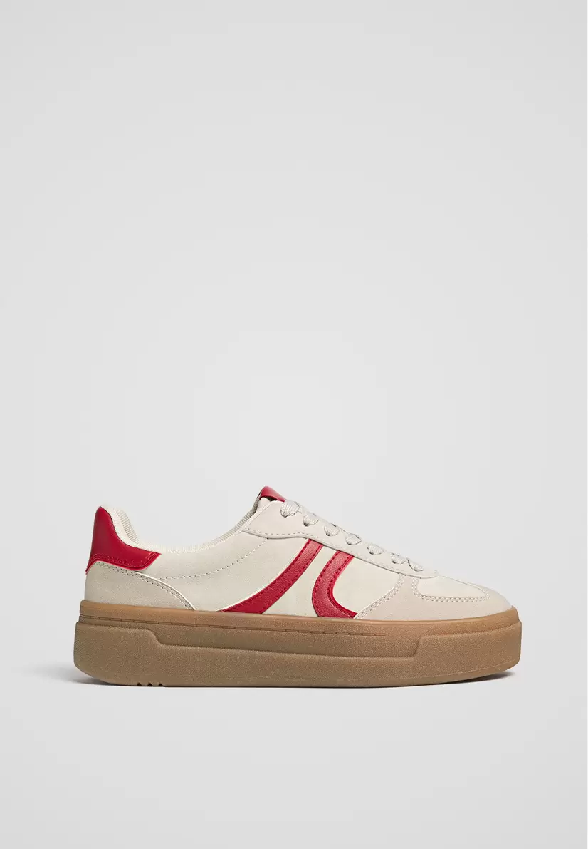 Flatform-Sneaker für 21,59€ in Stradivarius