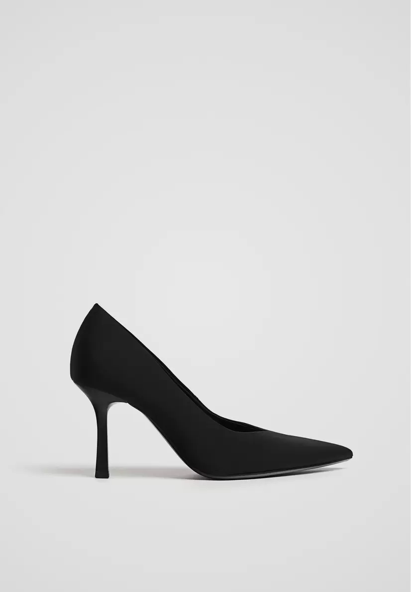 Pumps mit Absatz für 25,99€ in Stradivarius