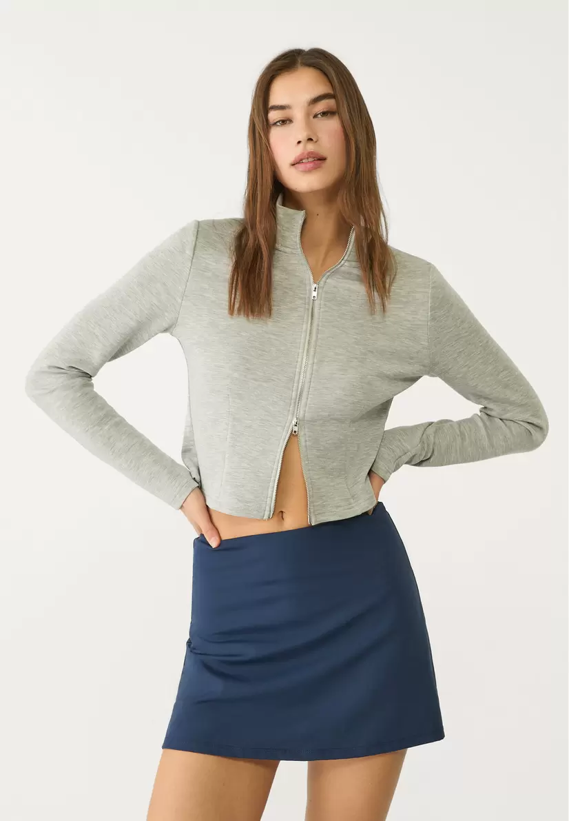 Weiche Jacke mit Reißverschluss für 29,99€ in Stradivarius