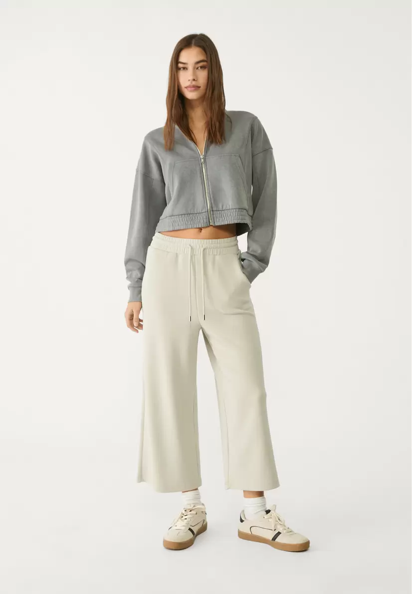 Fließende weiche Culotte-Hose für 25,99€ in Stradivarius