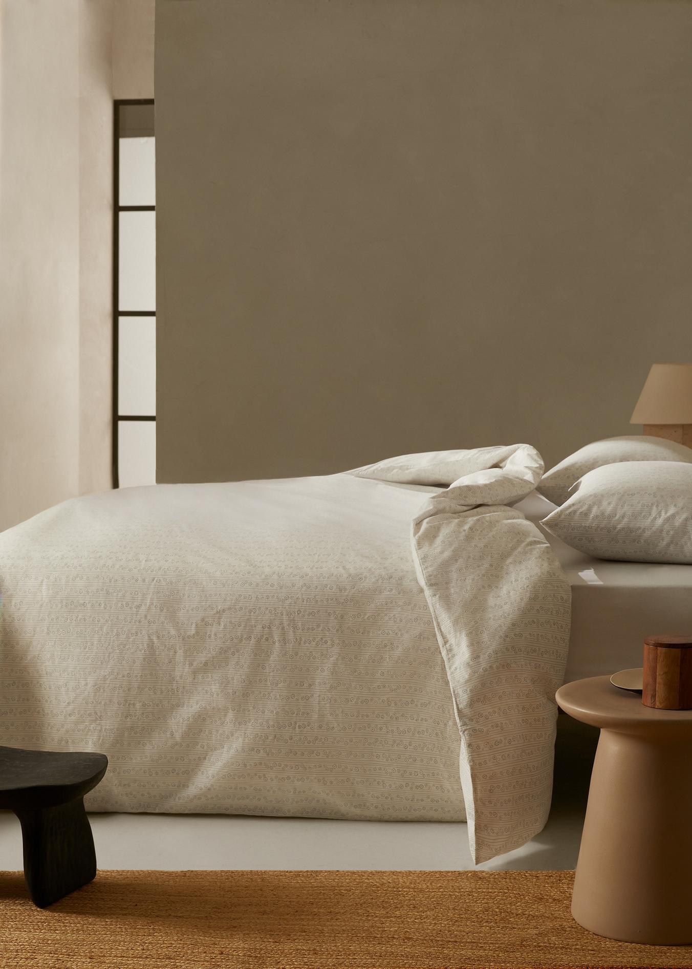 Bettbezug mit Blumenprint aus 100 % Baumwolle für 150 cm Bett für 35,99€ in Mango