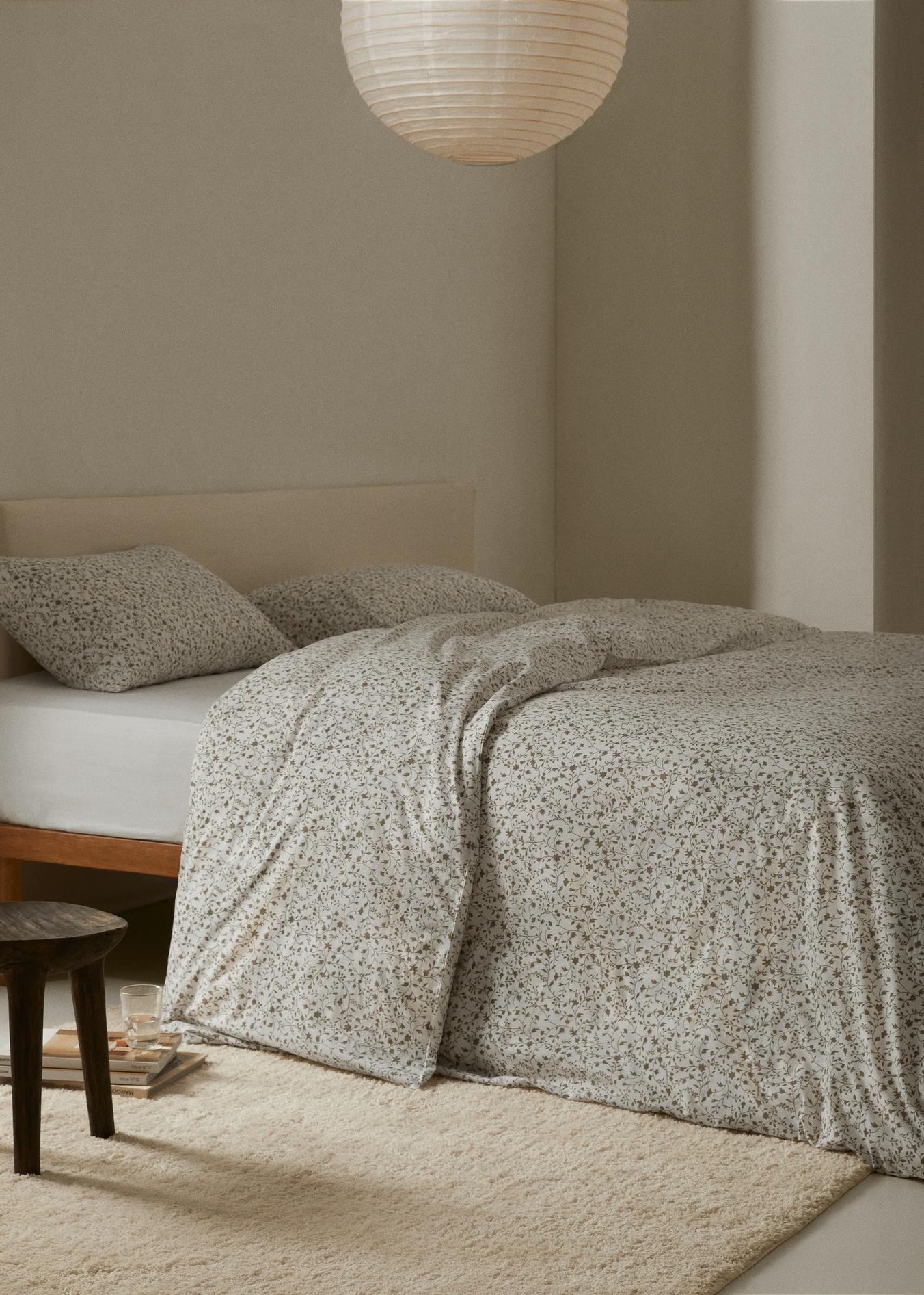 Bettbezug mit Blümchenmuster für 150 cm Bett für 29,99€ in Mango