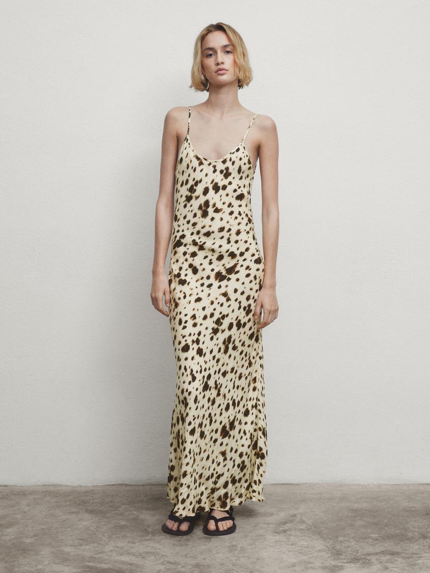 Langes Kleid mit Trägern und Print für 129€ in Massimo Dutti